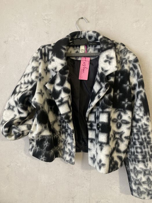 Дамско късо палто тип сако