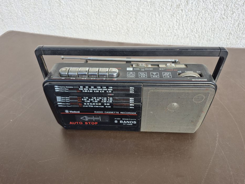 Vând Radio Casetofon portabil marca Thakral, made in Singapore