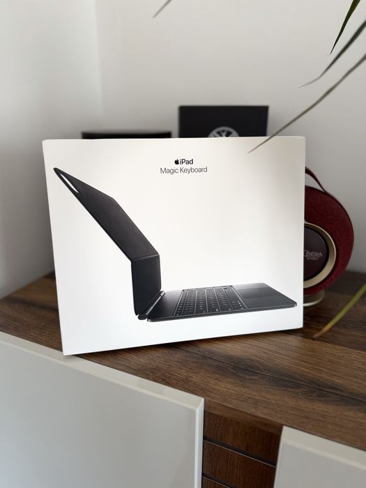 Apple Magic Keyboard iPad pro 13 (A2974)