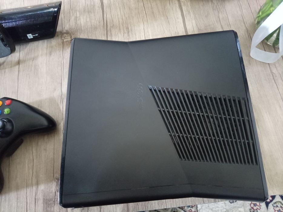 Xbox 360 Slim Sotiladi 250 gb + proshivka + kinect