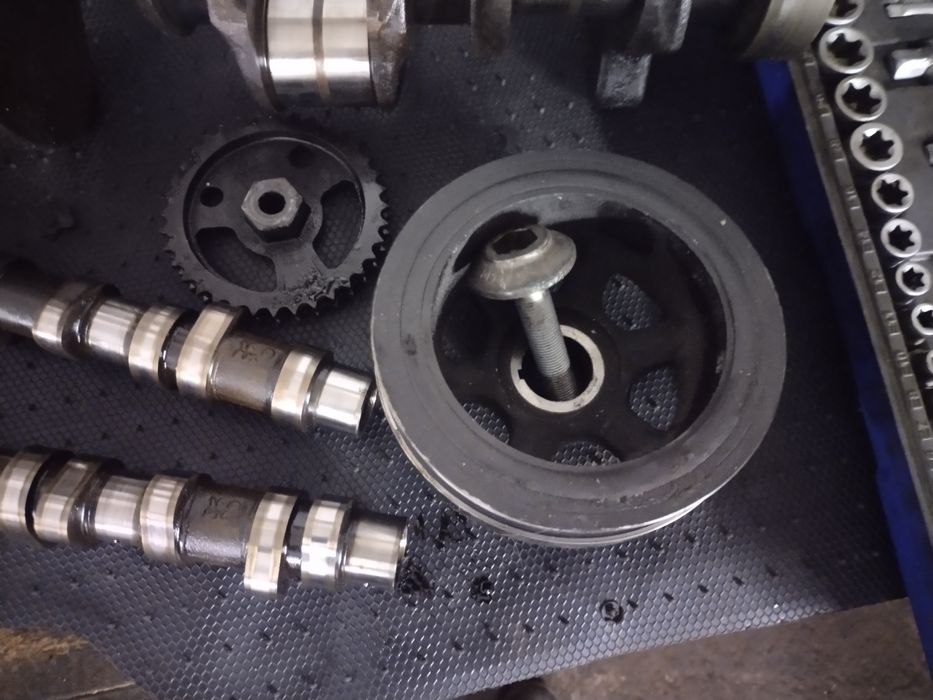Продам коленвал распредвал все в комплекте