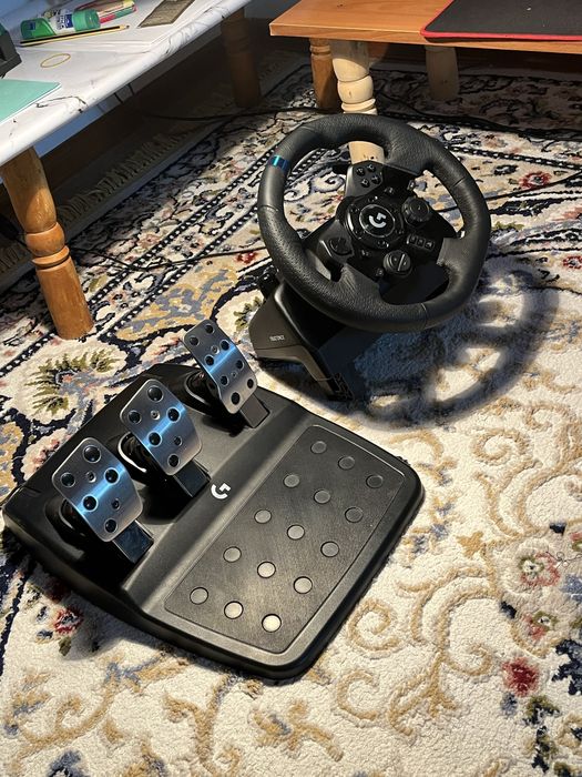 Logitech G923 новый не много исползвал