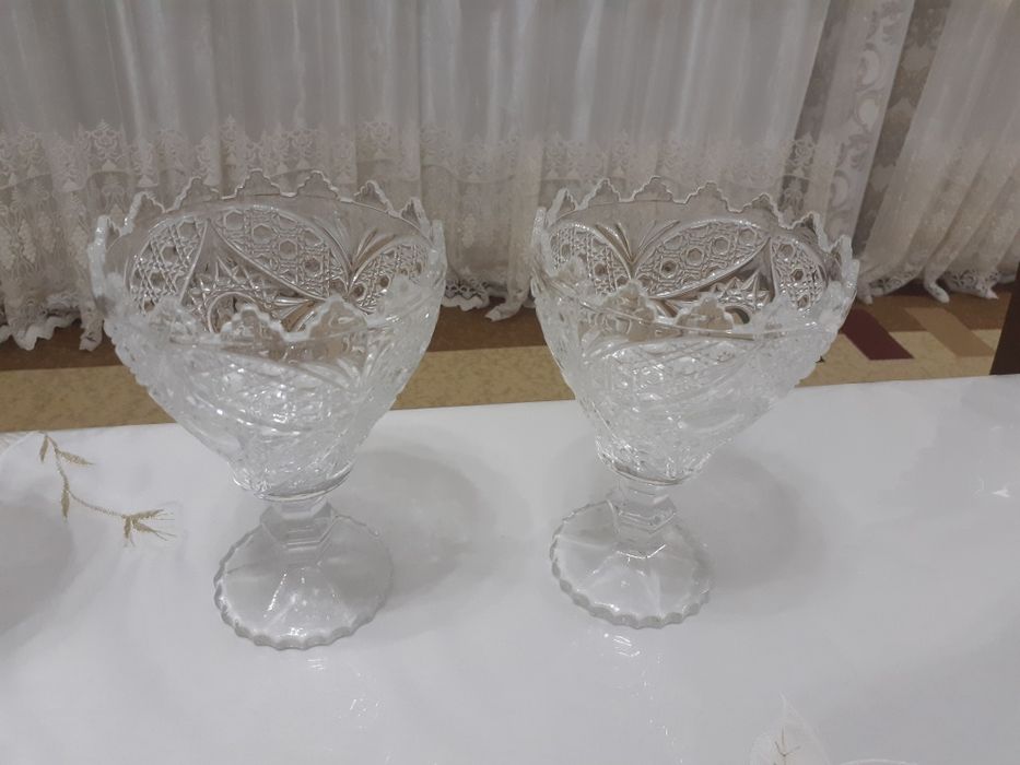 Вазочки полухрусталь 4 маленькие и 2 большие