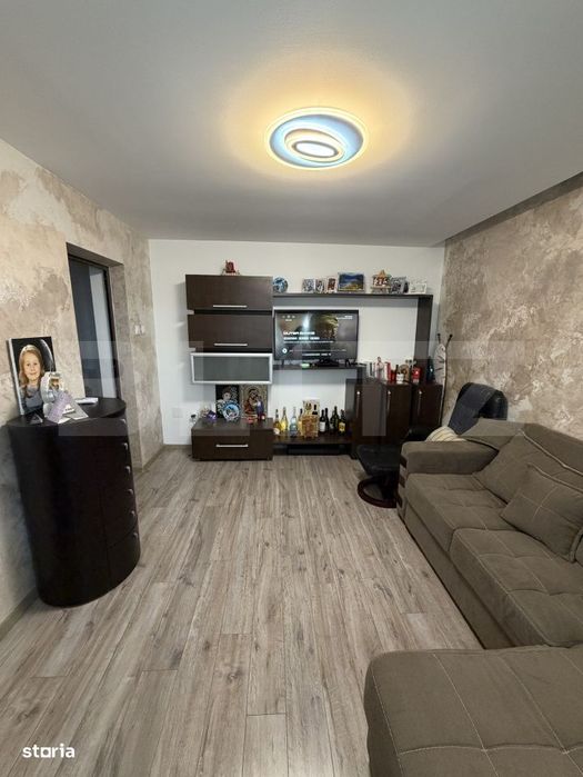 Apartament 3 camere zona Piata Centrala