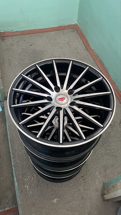 Продам диски Vossen R17