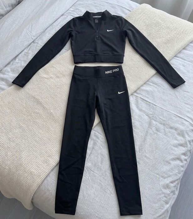 Дамски спортен екип Nike Pro