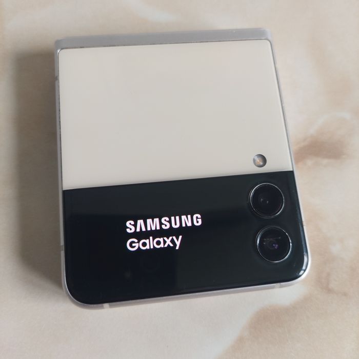 [Flip3] Vând Samsung Galaxy Z Flip 3 5G [pentru piese] //poze reale