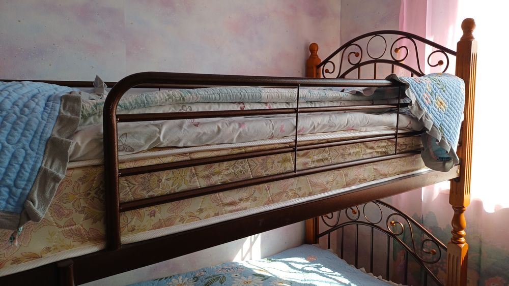 Продам детскую двухярусную кровать