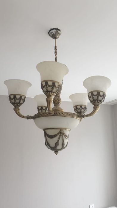 Продам люстру в отличном состоянии