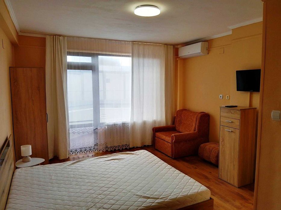 Дава се под наем Едностаен апартамент в к.к. Св.Св. Константин и Елена - 300 кв.м за 153 € - Снимка #2