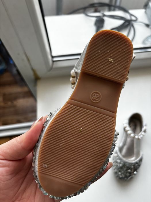 Продам детские туфельки