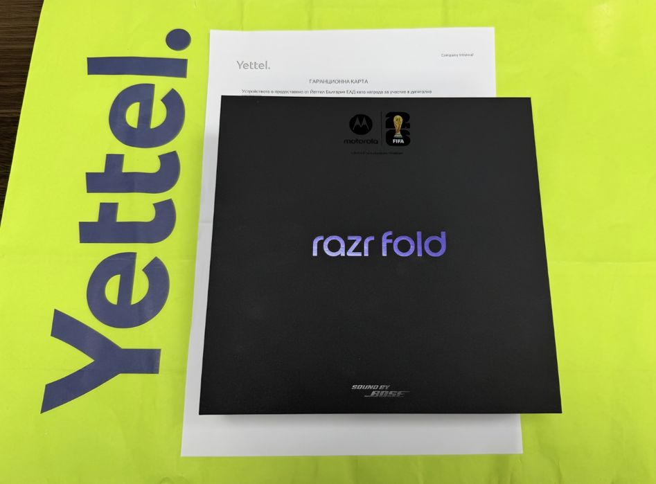 НЕРАЗПЕЧАТАН 512GB Motorola razr Fold 5G Yettel Гаранция 2029 Blackened Blue / Black