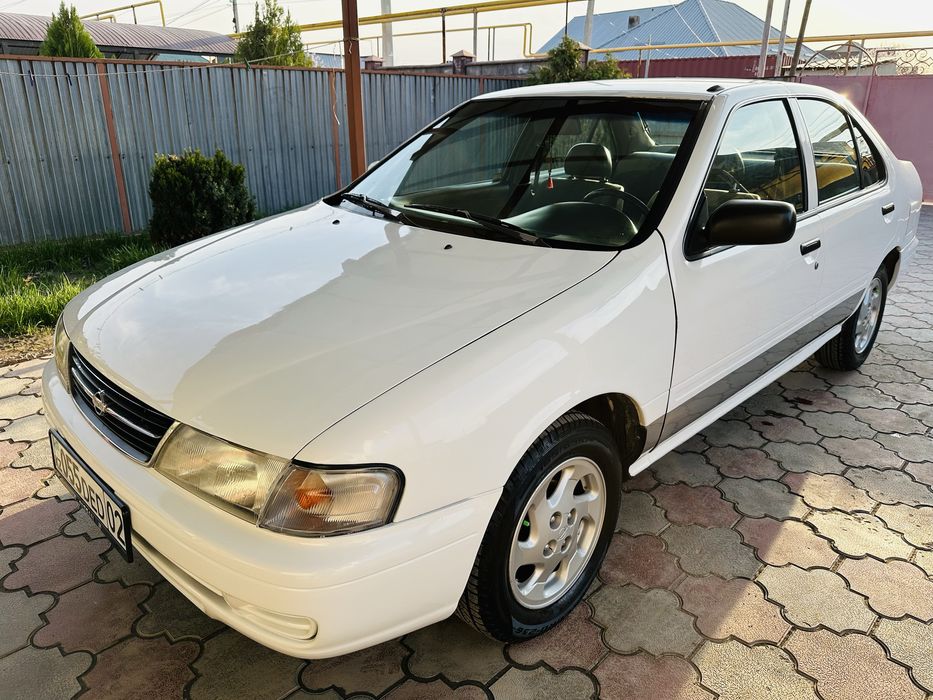 Nissan Sunny B14.