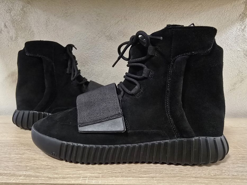 ADIDAS YEEZY 750 Triple Black