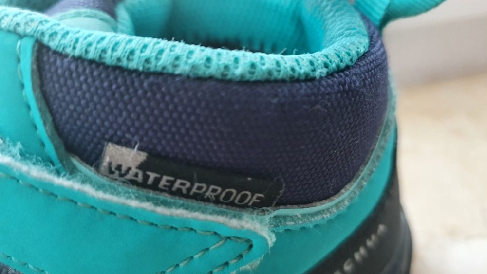 QUECHUA Dechatlon ghete bocanci impermeabil unisex marime 29 Curier