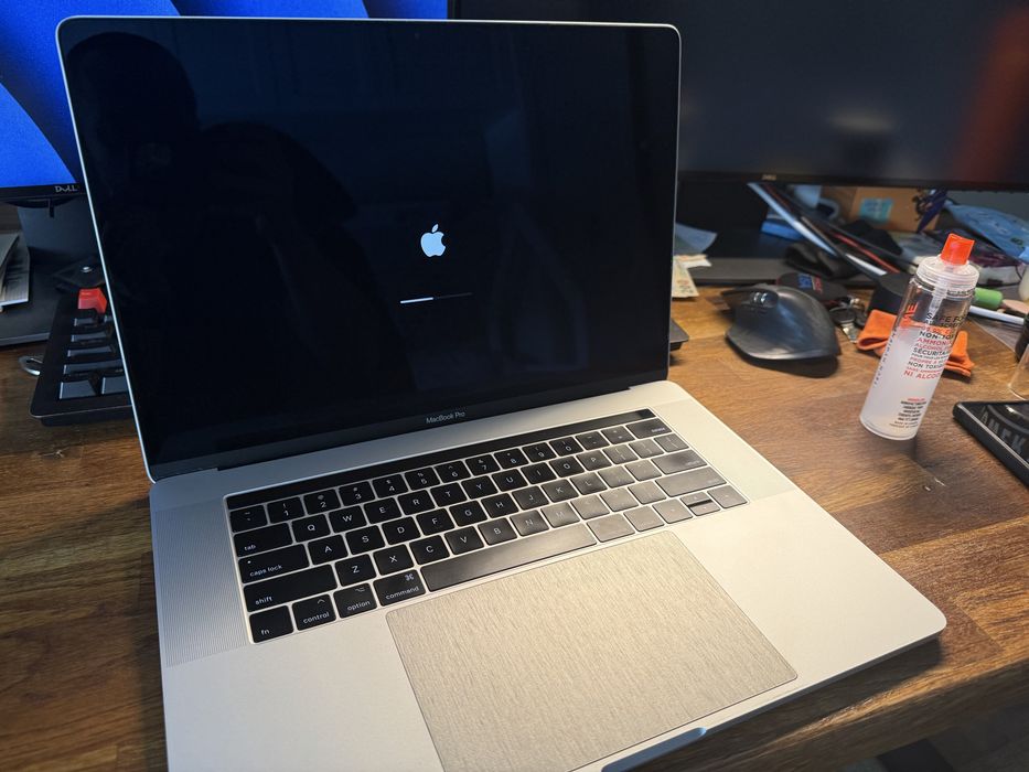 Macbook Pro 16GB RAM / 1 TB SSD / Radeon / Touchbar / Baterie noua