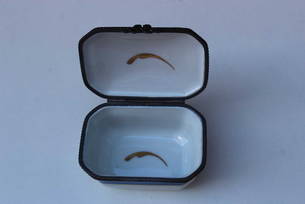 Cutie bijuterii, portelan colectie LIMOGES La Seynie Paint Main 1737