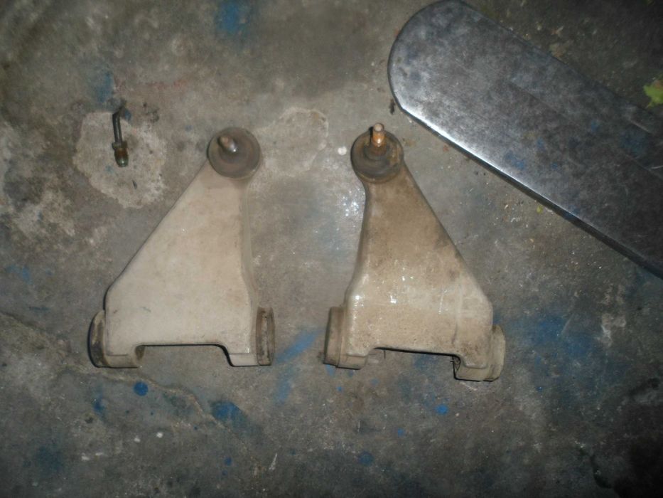 Горни носачи за Алфа Ромео 166 ляв и десен