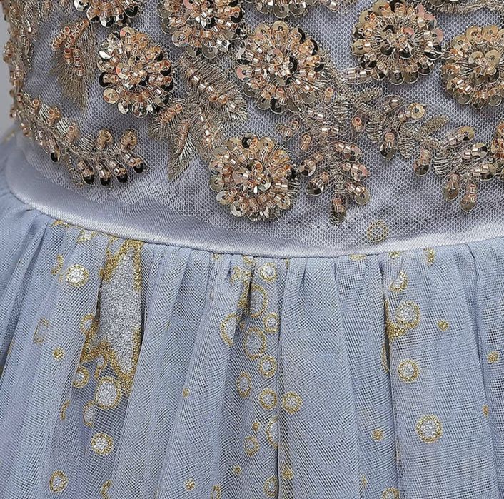 Продам платье для девочек 160 см.