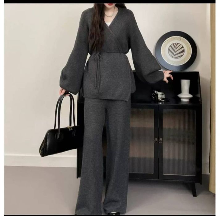 Отдам Новую Тёплую Двойку 44-46 р