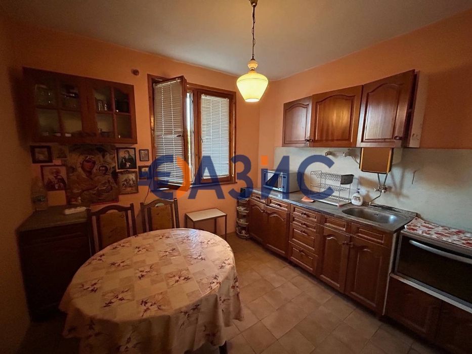 Продава се Къща в с. Кошарица, Област Бургас - 300 кв.м за 934 €/кв.м - Снимка #2