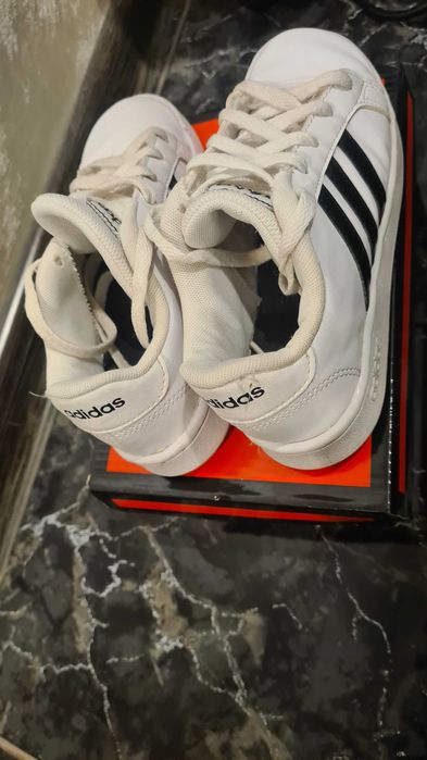 Кецове за момче бели