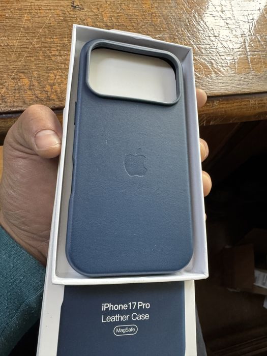 Huse din Piele Iphone 17pro/ 17pro Max/ 17 cu Magsafe