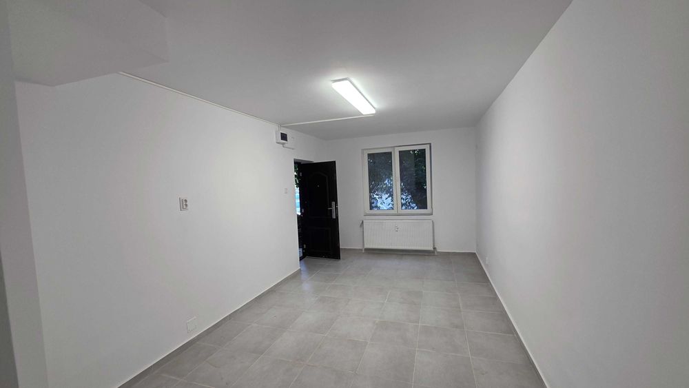 Spatiu de inchiriat la parterul blocului