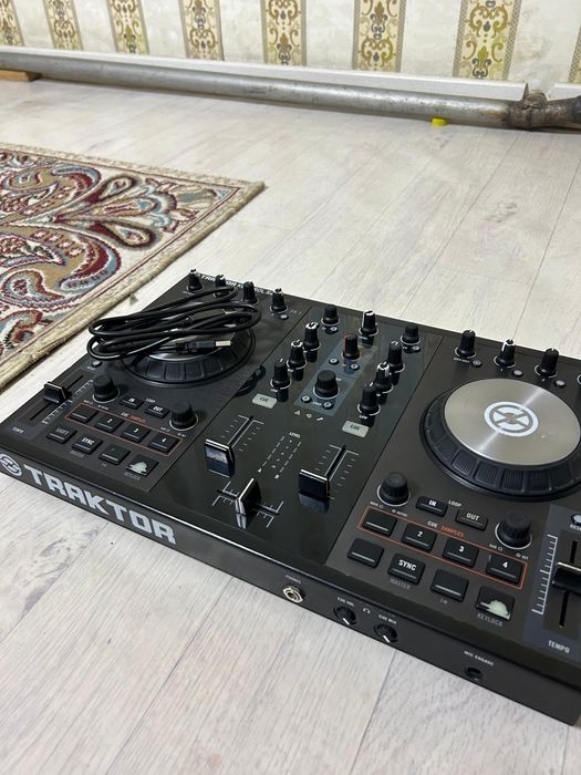 Контроллер Traktor Kontrol S2