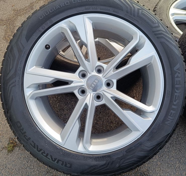 Оригинални джанти с гуми всесезонни 19 цола за Audi Q3 Rsq3 дот 2022г