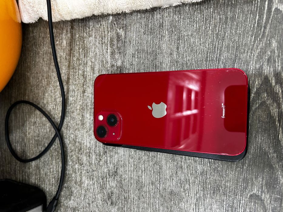 Продам Iphone 13
