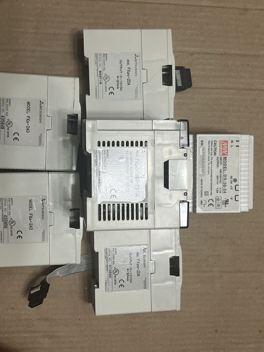 Lot Mitsubishi PLC FX2N-16MR-ES/UL + 4x FX2N-2DA + Sursă Mean Well DR-30-24 – Automatizări Industriale