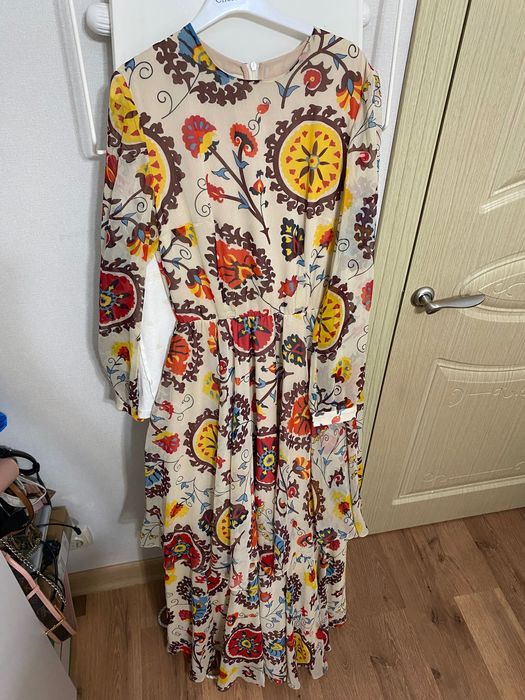 Красивое платье праздничное новое