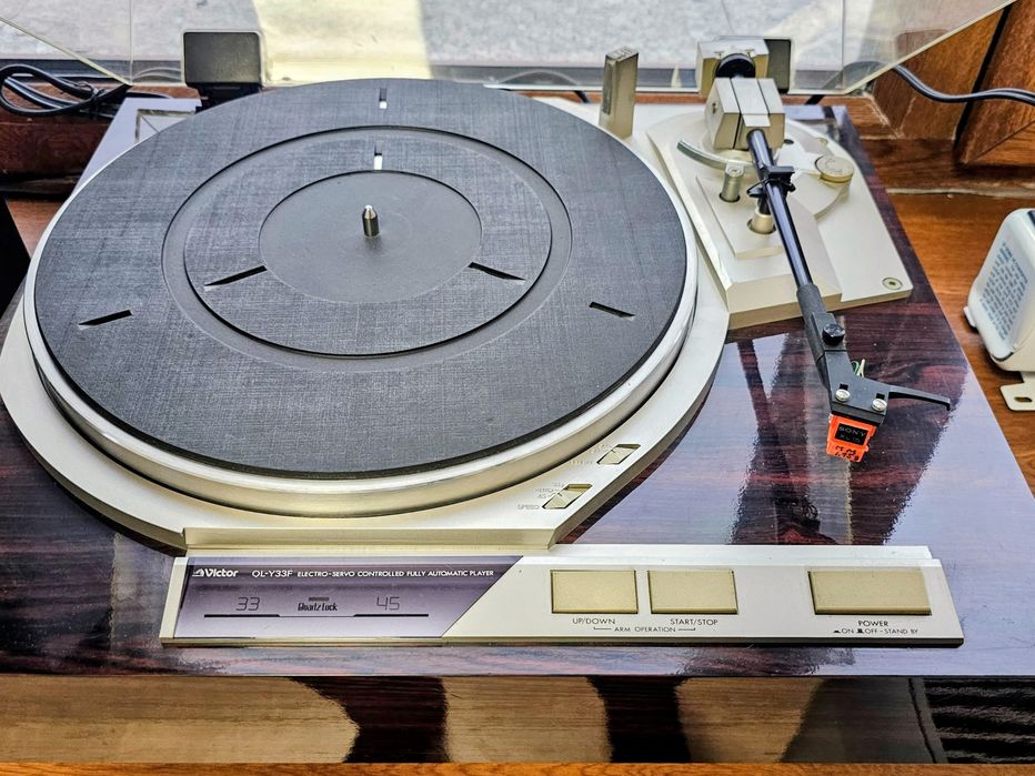 Проигрыватель грампластинок Victor QL-Y33F