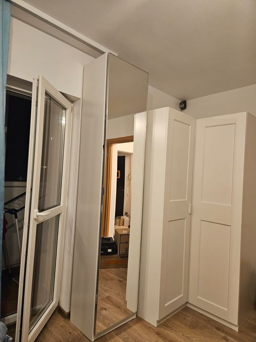 Dulap IKEA inalt cu oglindă
