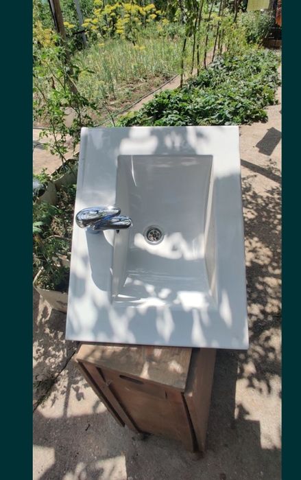Chiuvetă porțelan 60×47 cm + baterie şi racorduri – Nouă, preț fix 250