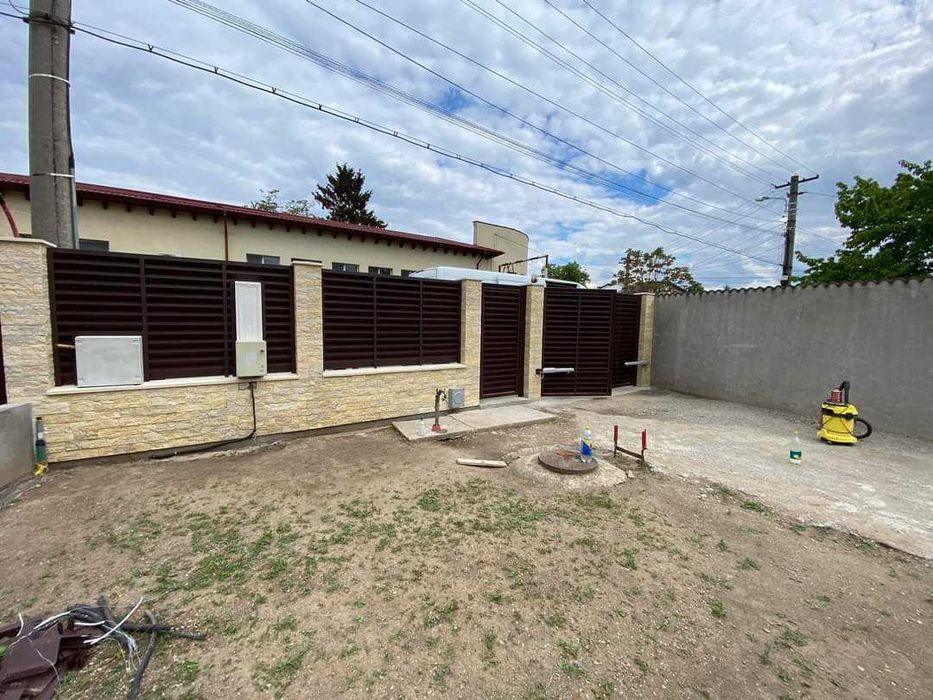 Garduri si porti din panouri stil jaluzele si alte modele disponibile