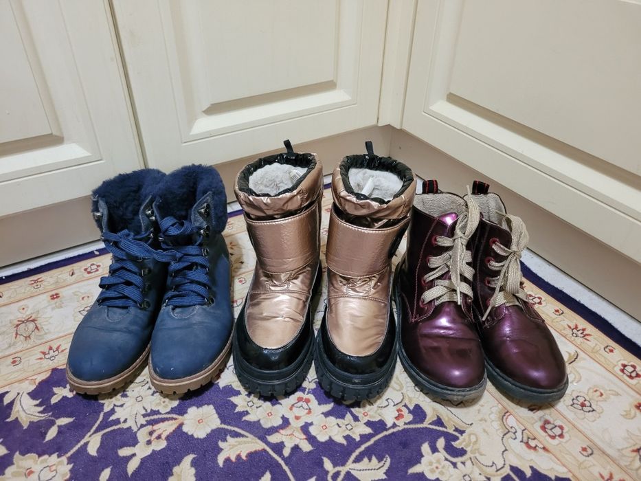 Обувь для девочек продам.