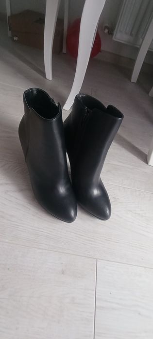 Botine dama Marca Buffalo Nr.38
Piele naturala