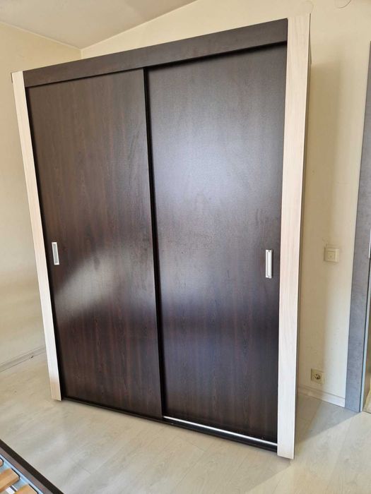 Гардероб за спалня с плъзгащи врати