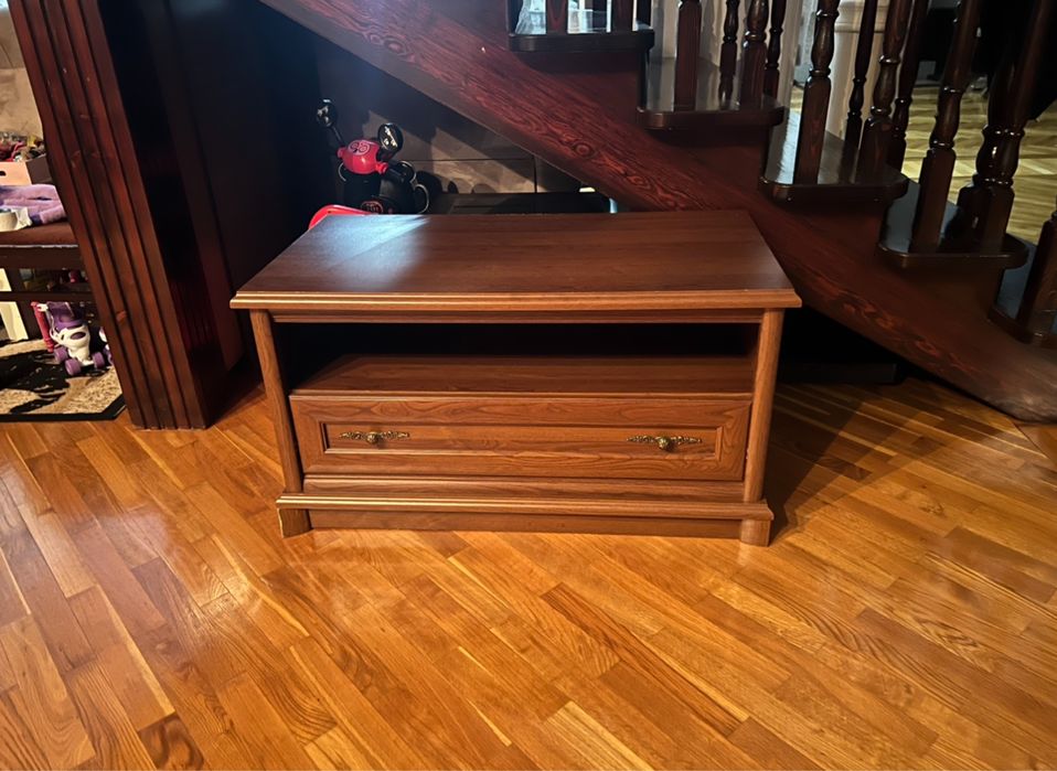 поставка под телевизор