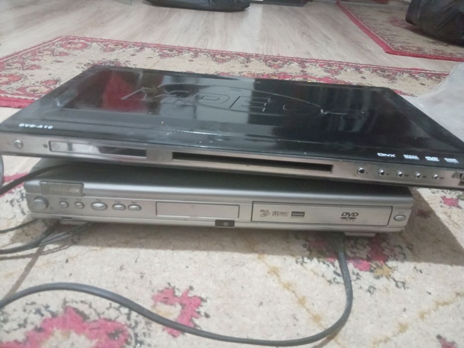 Pachet 2 dvd playere unul arpat mpeg4 si unul provision