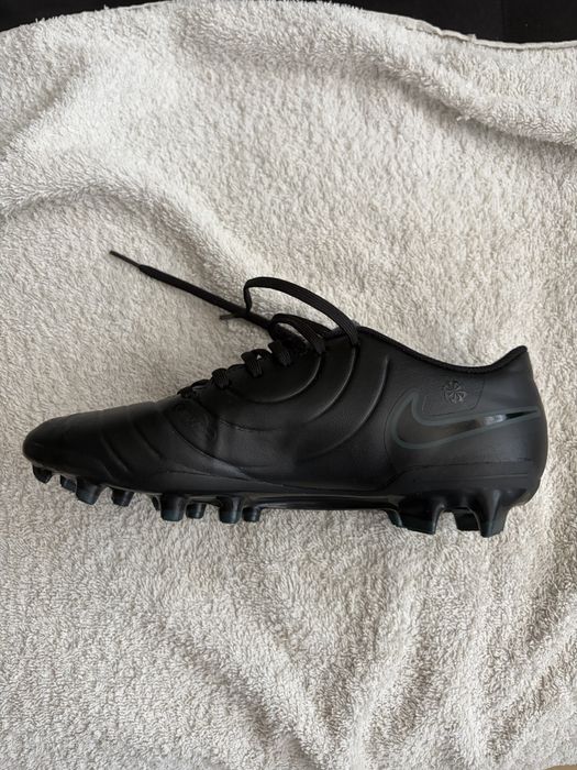 Продат се: Nike Tiempo Legend 10 Academy FG/MG 42EUR