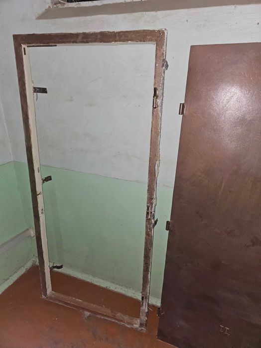 Продается железная дверь