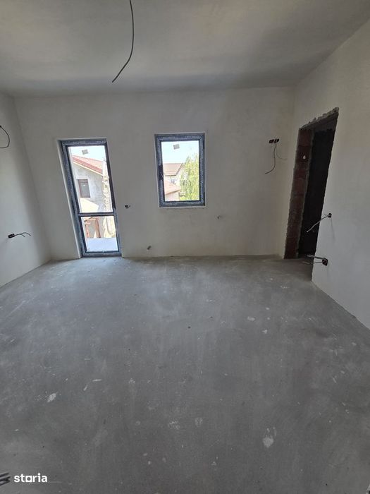 Vila duplex 5 camere-Teren 250 mp-Bragadiru Plevnei