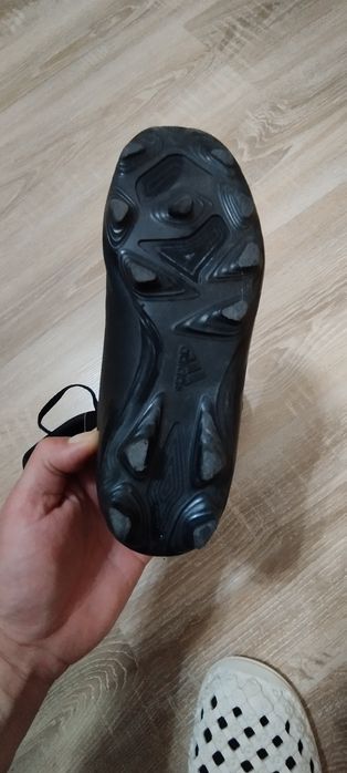 Детски футболни бутонки адидас 33 номер