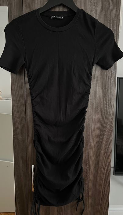 Рокля с връзки Zara