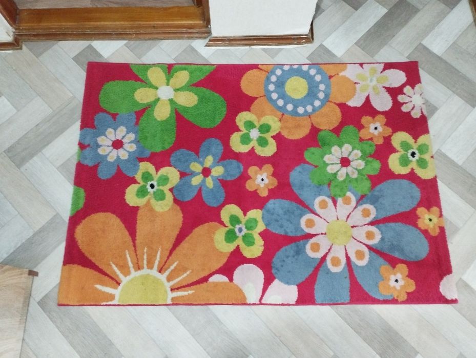 Детский коврик с цветочками