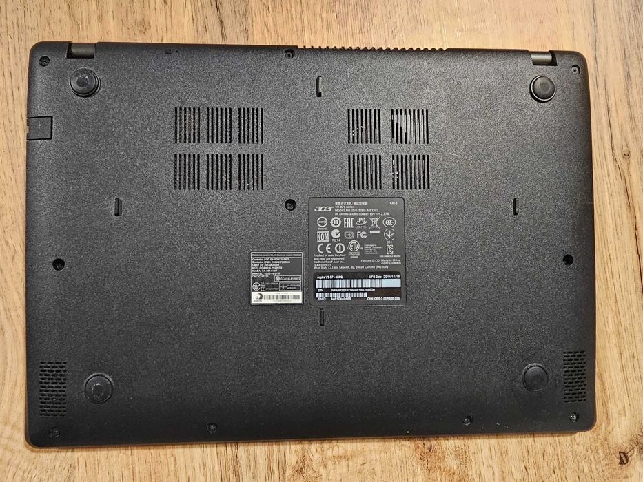 Компактен лаптоп Acer Aspire V3-371 (13.3") intel i3 4005U | 8GB RAM | 1TB HDD | 5ч. батерия + зарядно