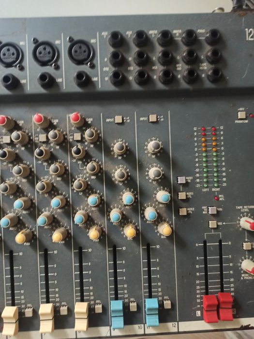 Мишпулт soundcraft 12chanal
